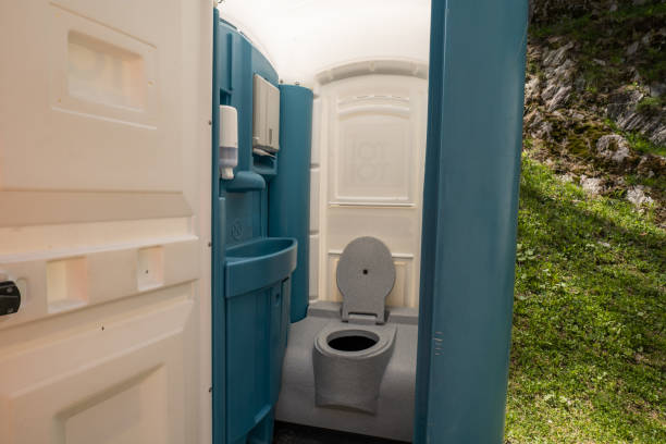 Best Porta potty rental near me  in Rio, WI